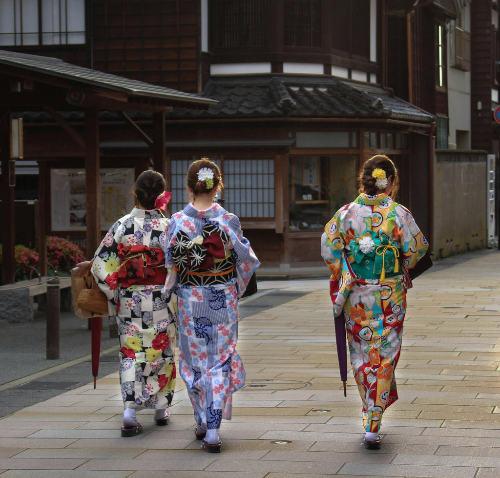 Color & Tradition Guide: Japan – Kimono Culture